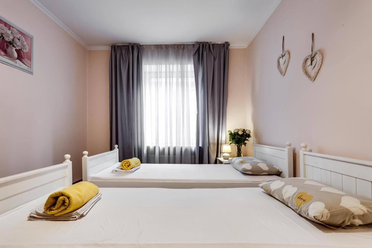 Apartamenty On Knyazya Romana Lviv Exteriör bild