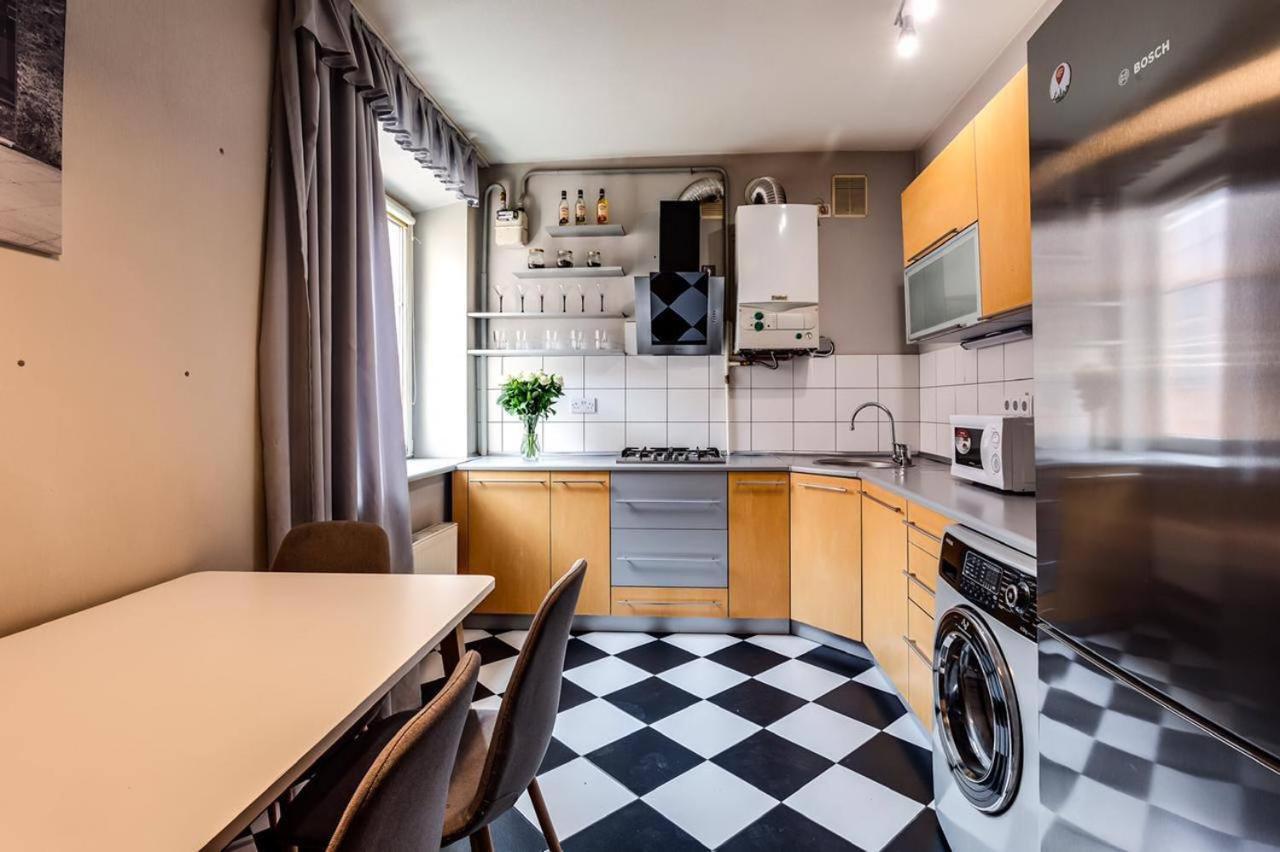 Apartamenty On Knyazya Romana Lviv Exteriör bild