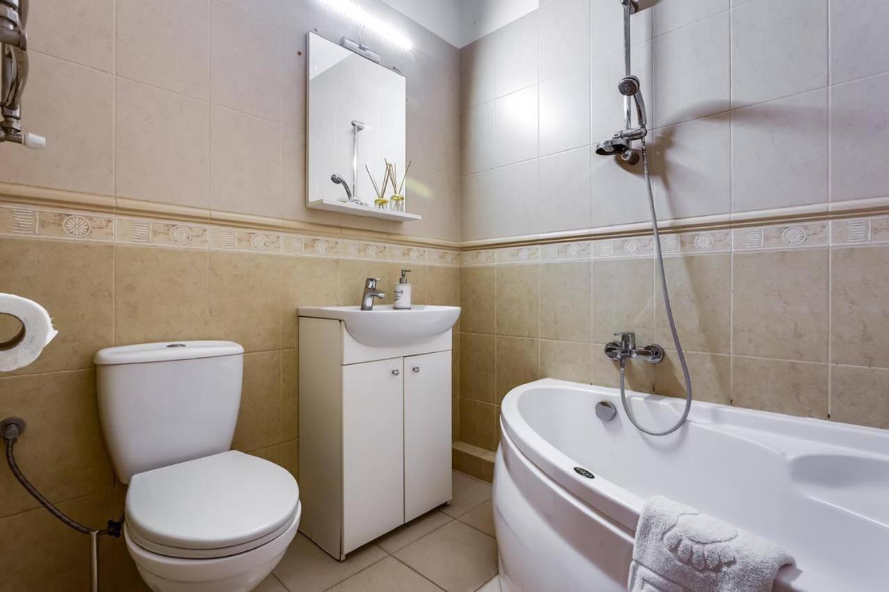 Apartamenty On Knyazya Romana Lviv Exteriör bild