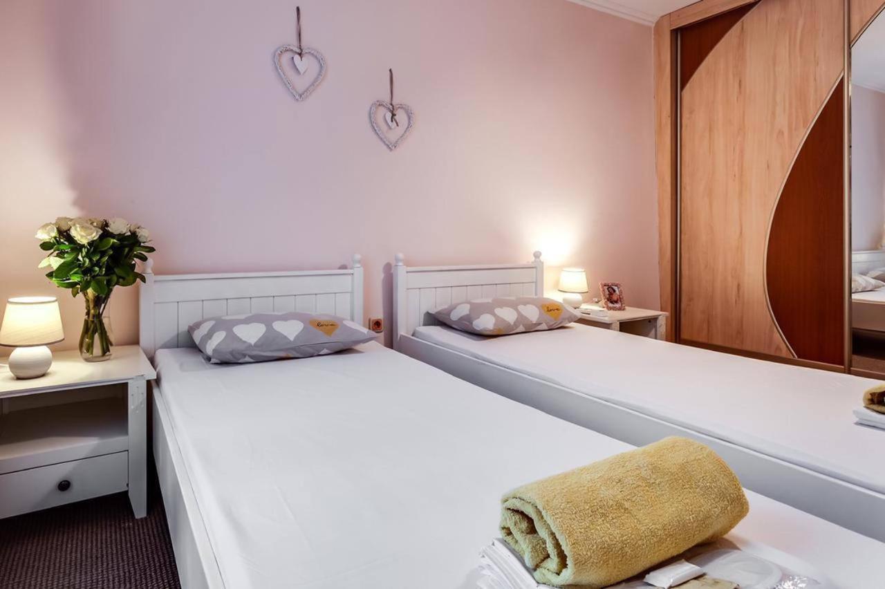 Apartamenty On Knyazya Romana Lviv Exteriör bild