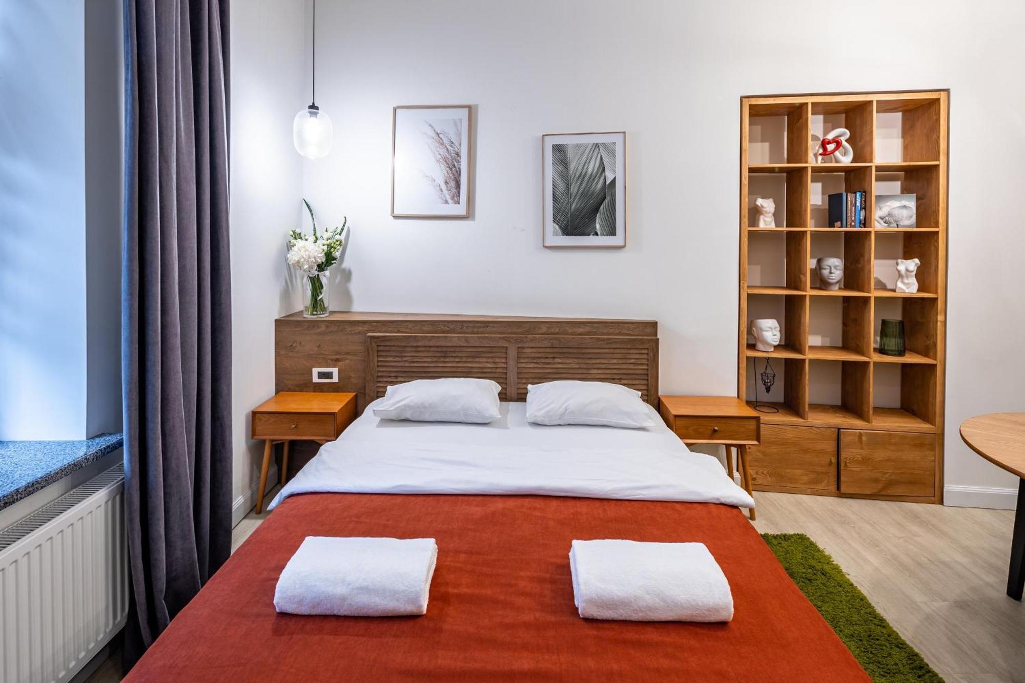 Apartamenty On Knyazya Romana Lviv Exteriör bild