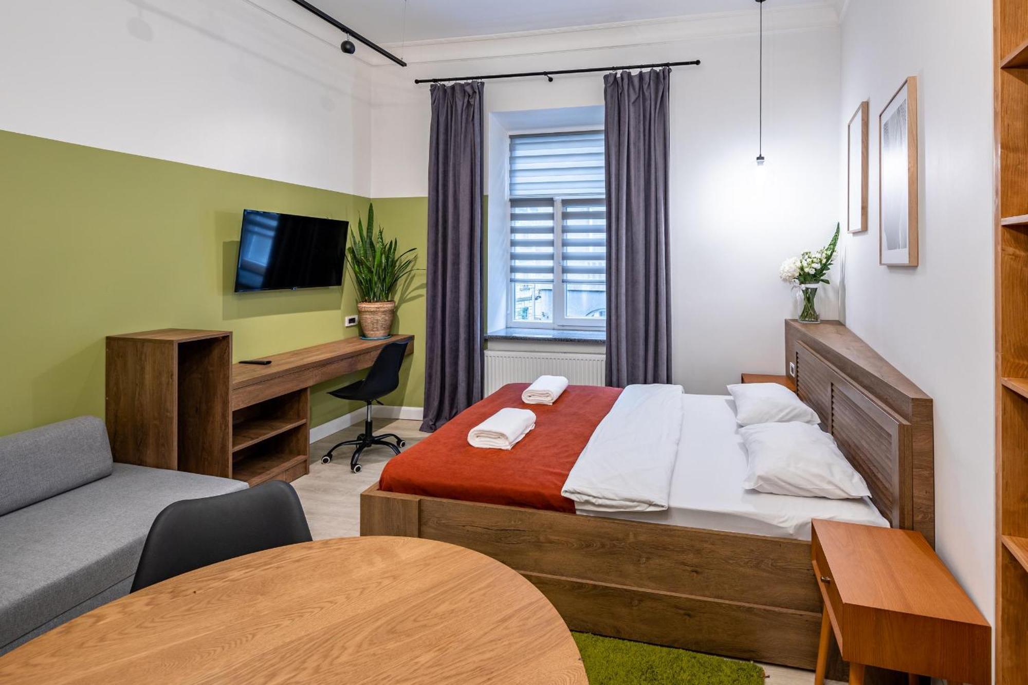 Apartamenty On Knyazya Romana Lviv Exteriör bild