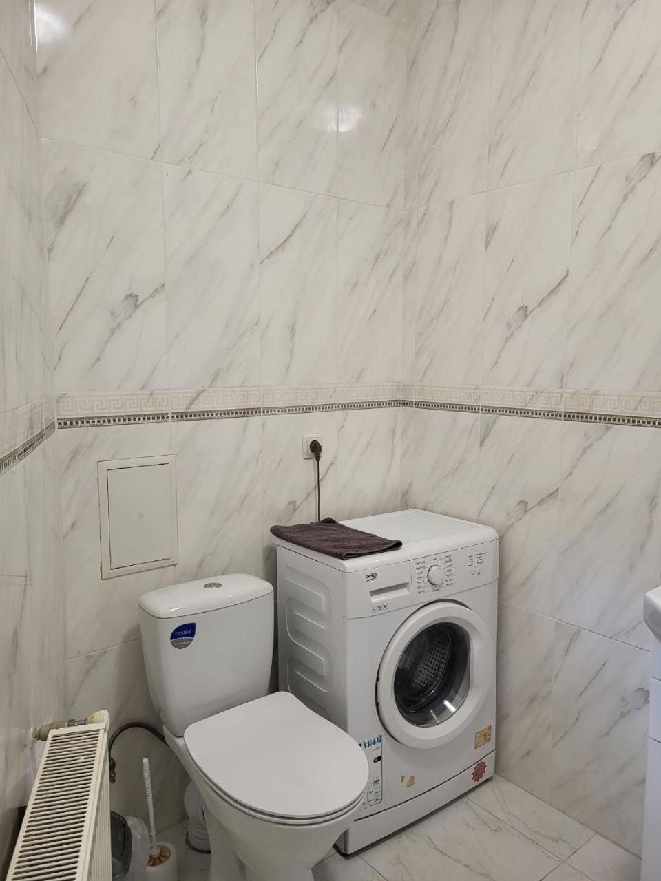 Apartamenty On Knyazya Romana Lviv Exteriör bild