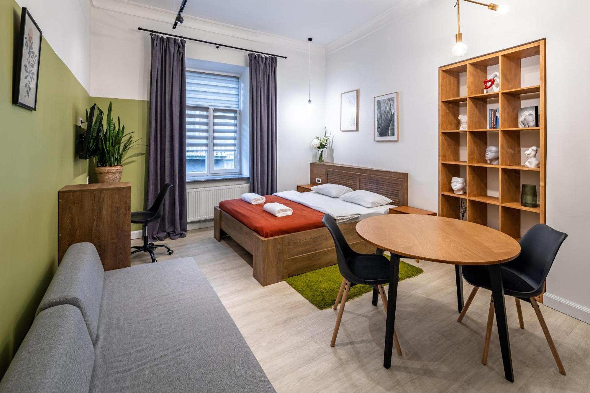 Apartamenty On Knyazya Romana Lviv Exteriör bild